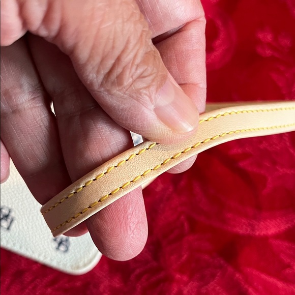 🔥EUC Dooney and Bourke Greta Slim Coated White Canvas Wristlet Clutch - Picture 10 of 11